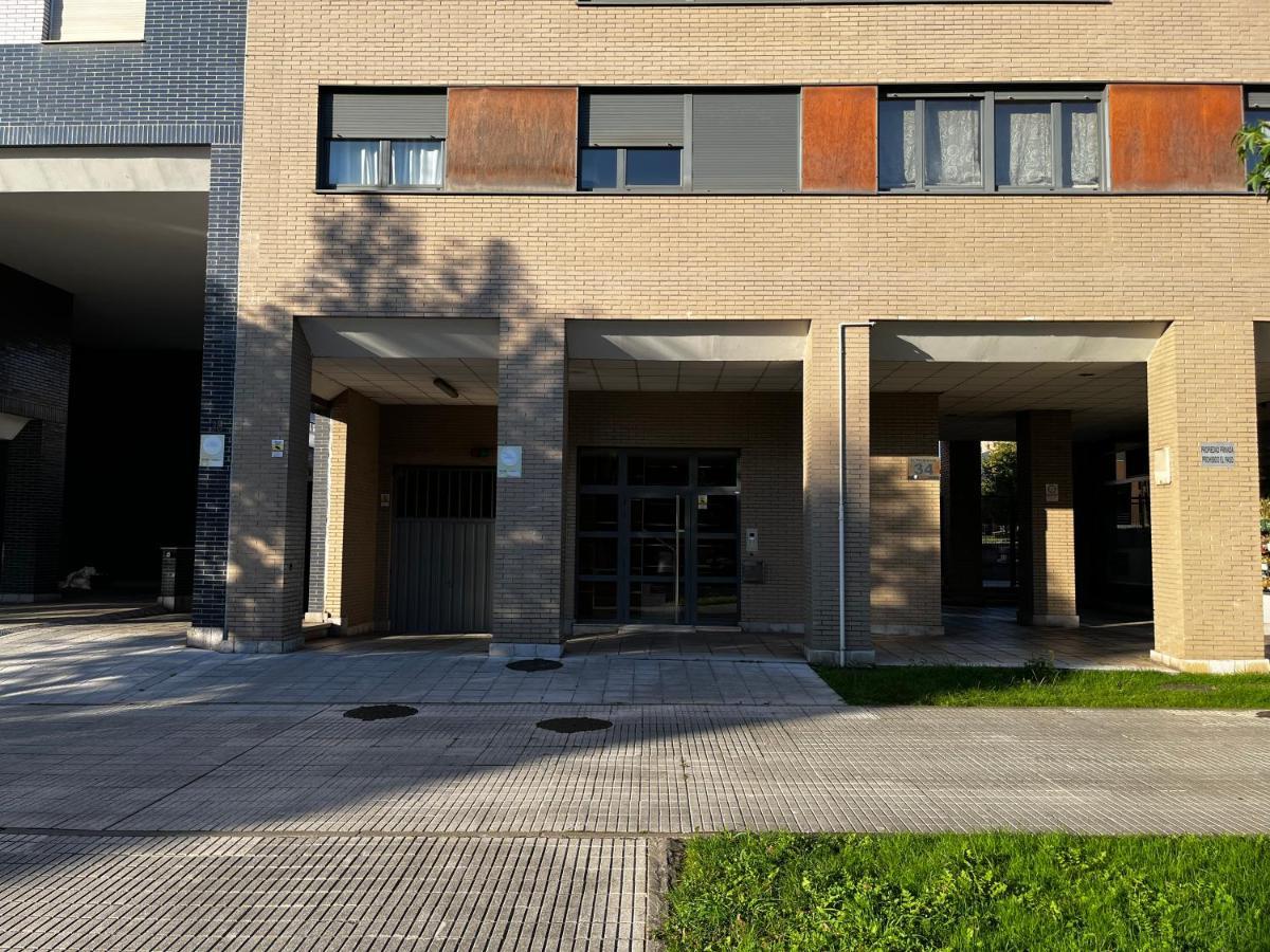 Amplio Apartamento Con Plaza De Parking. Gijón Exterior foto