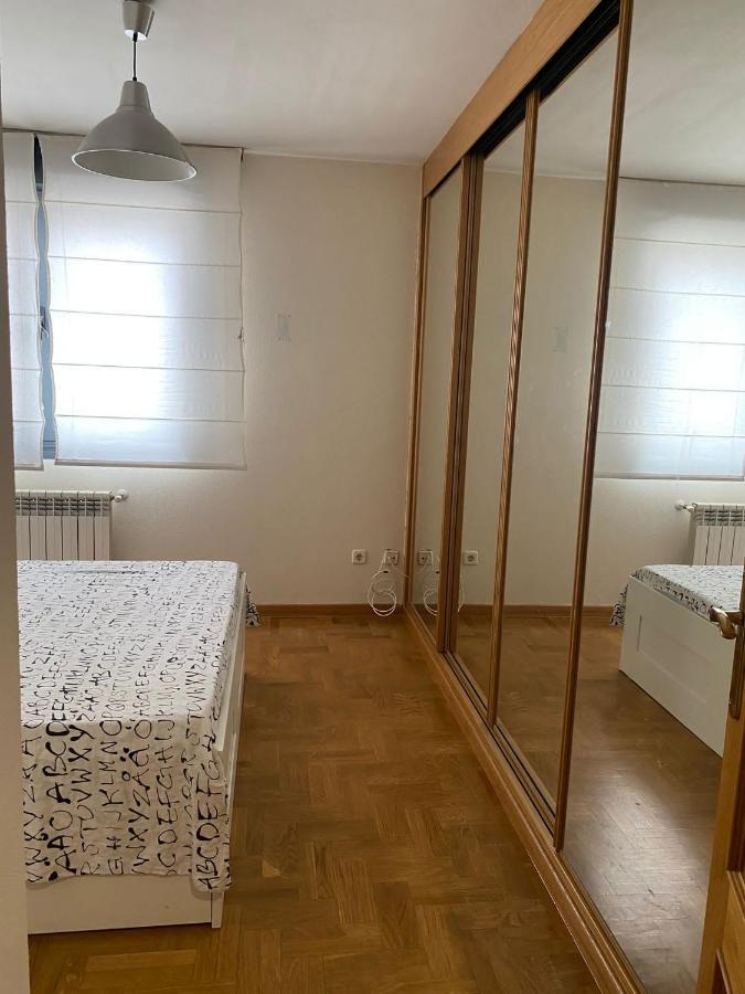 Amplio Apartamento Con Plaza De Parking. Gijón Exterior foto